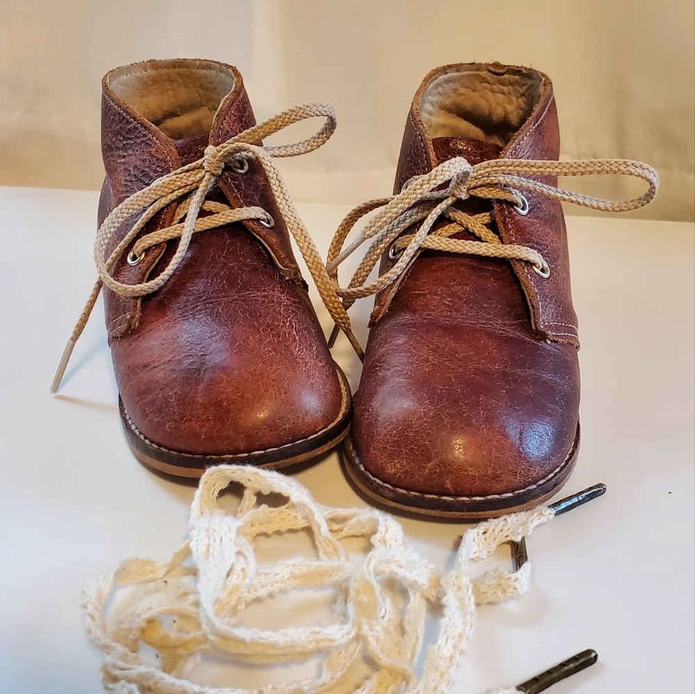 Size 9 Mon Petit Saddle Brown hardsole with extra lace strings, Girl or Boy